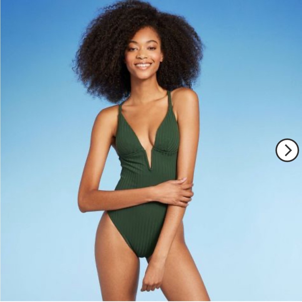 Shade and Shore Ribbed Plunge Front V-Wire One Piece Swimsuit - M - NWT